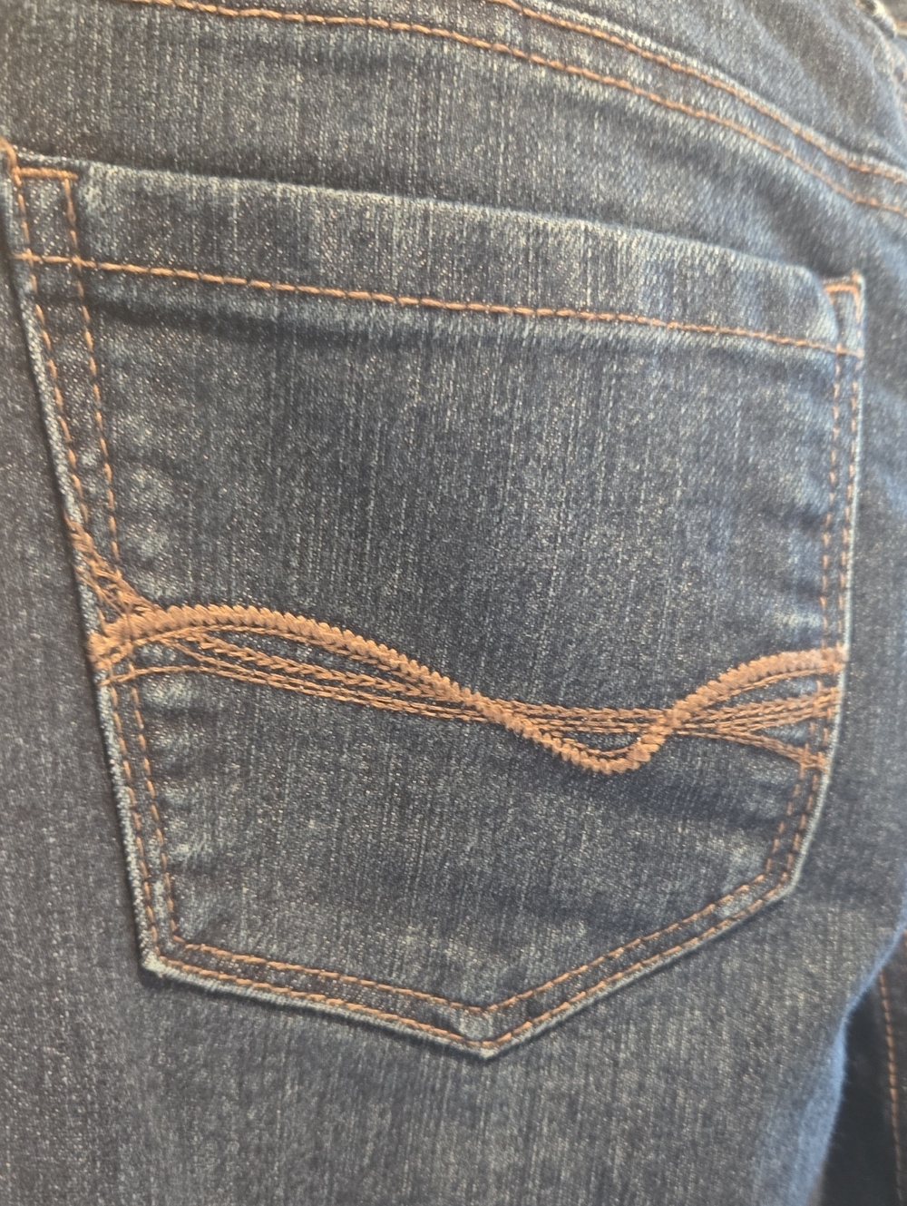 Bandolino Classic Straight-Leg Jeans in Indigo Wash - Picture 12 of 13